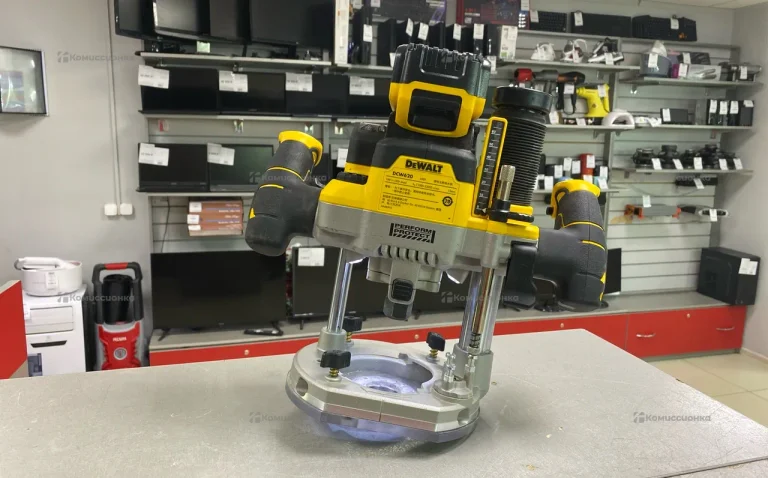Фрезер Dewalt DCW620