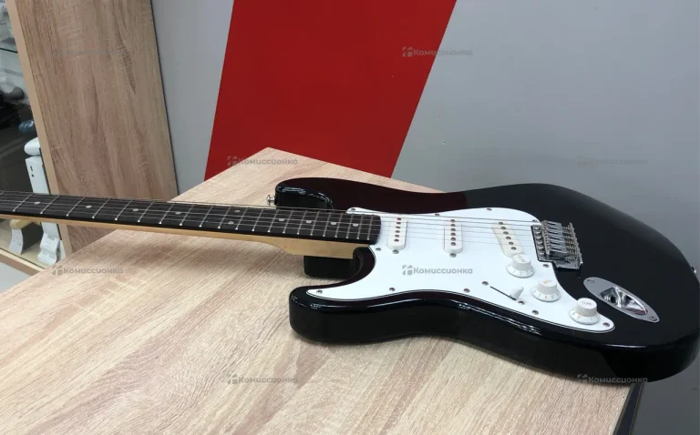 Электрогитара Caraya E100BK
