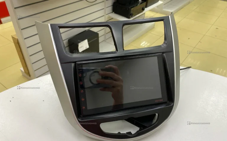 Автомагнитола  HD7088