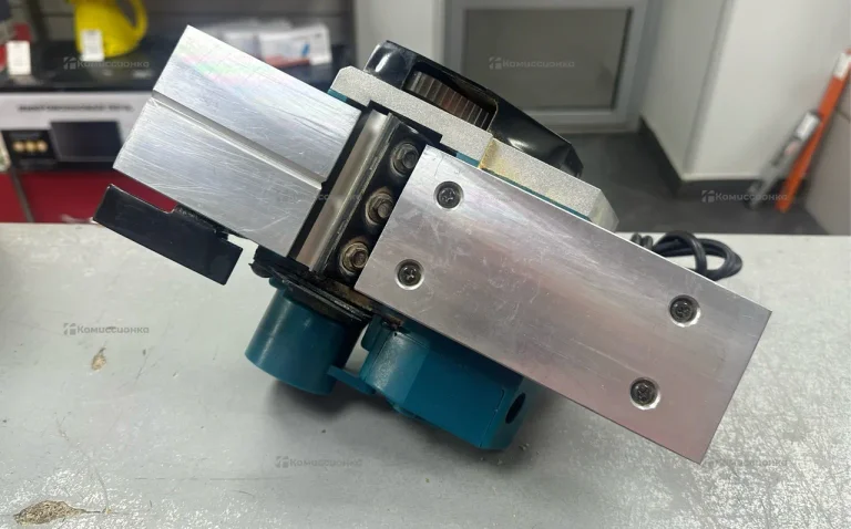 Электрорубанок Makita N1923BK