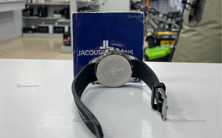 Часы Jacques Lemans