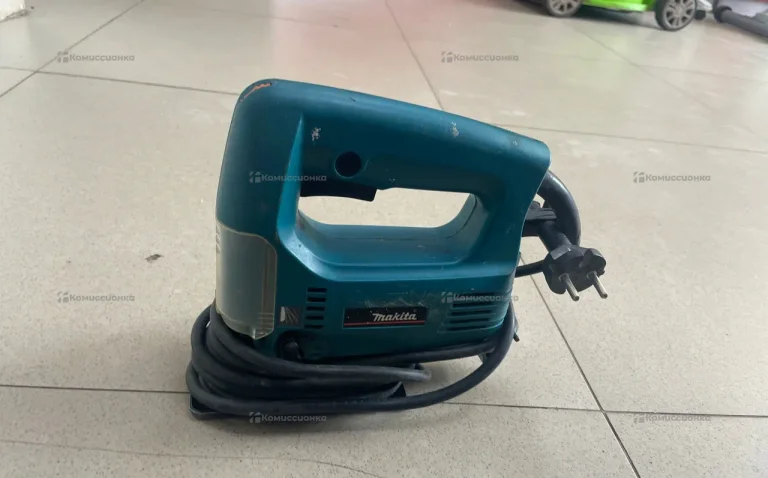 Лобзик Makita 4324