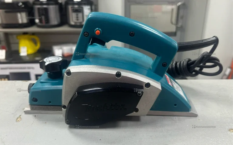 Электрорубанок Makita N1923BK